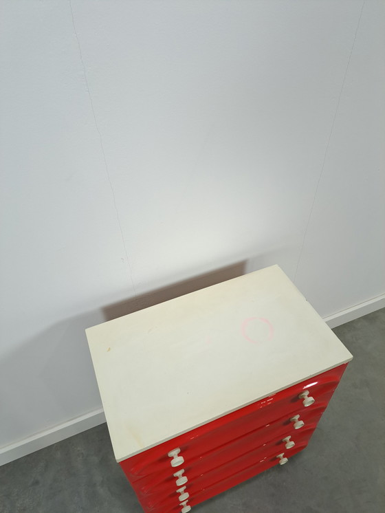 Image 1 of Commode vintage avec tiroirs en plastique rose rouge 1970