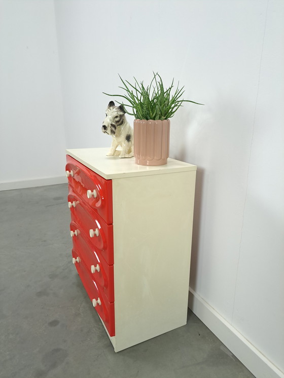 Image 1 of Commode vintage avec tiroirs en plastique rose rouge 1970