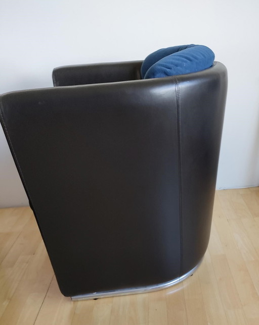 Leolux Armchair round leather black blue