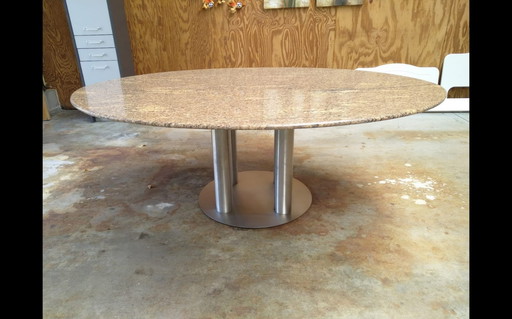 Kulowany marble table