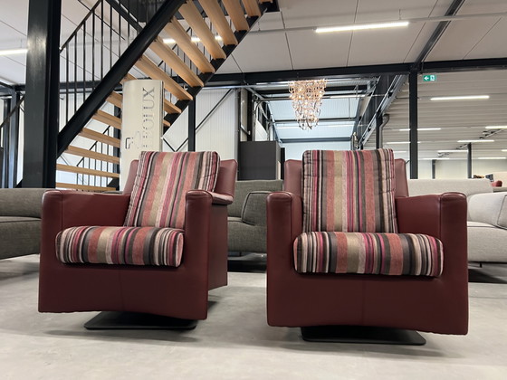 Image 1 of 2 Leolux Paian swivel armchairs in red leather 