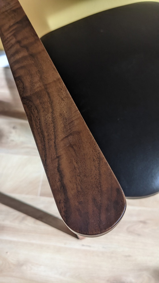 Image 1 of Chaise vintage en noyer