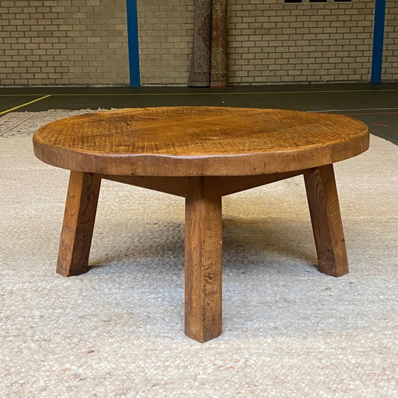 Image 1 of Table basse ronde brutaliste en bois massif