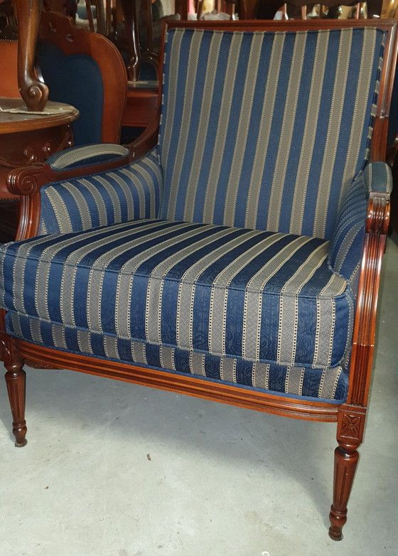 Image 1 of Fauteuil en noyer