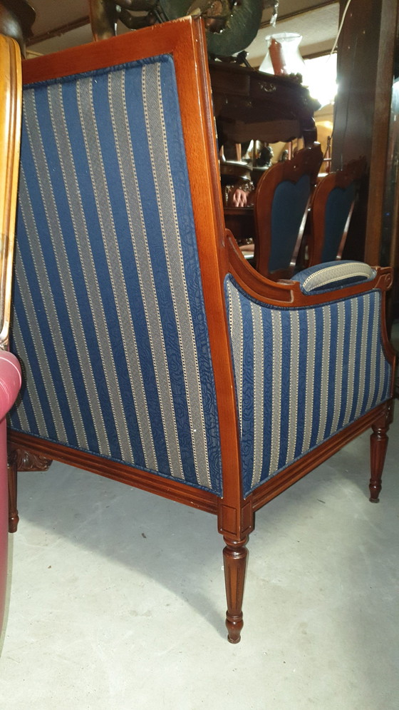 Image 1 of Fauteuil en noyer