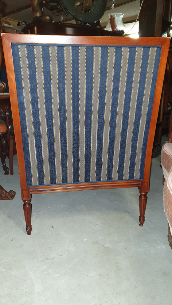 Image 1 of Fauteuil en noyer