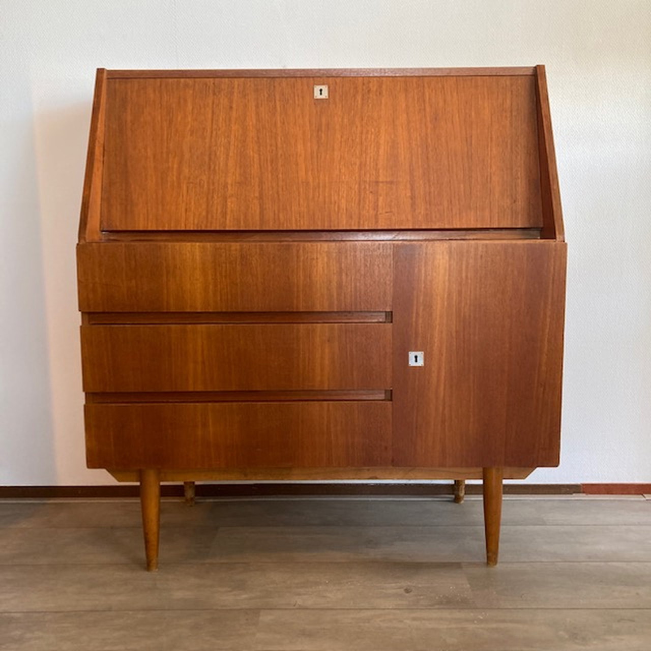 Segretaria retrò vintage di metà secolo