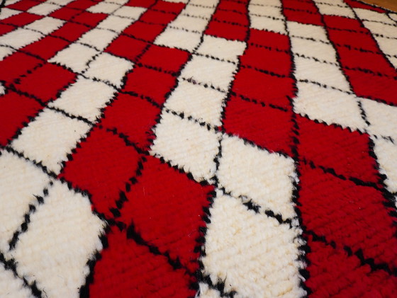 Image 1 of Tapis berbère - 228 cm x 174 cm - laine blanche et rouge