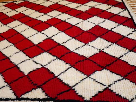 Image 1 of Tapis berbère - 228 cm x 174 cm - laine blanche et rouge