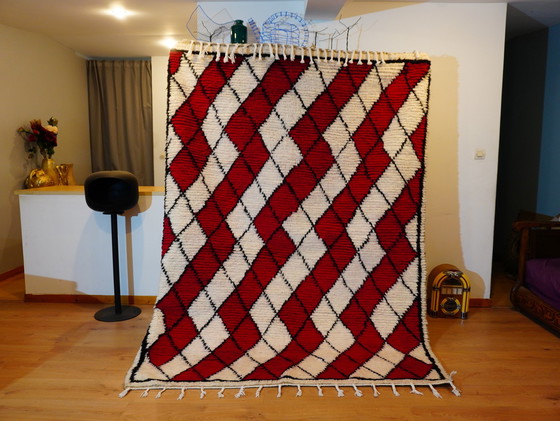 Image 1 of Tapis berbère - 228 cm x 174 cm - laine blanche et rouge