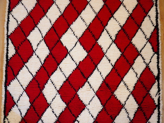 Image 1 of Tapis berbère - 228 cm x 174 cm - laine blanche et rouge