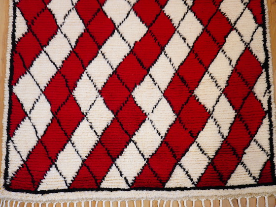 Image 1 of Tapis berbère - 228 cm x 174 cm - laine blanche et rouge