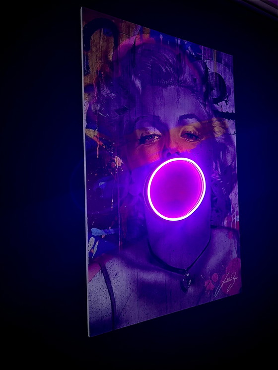 Image 1 of LEDmansion - Marylin Bubblegum V.2. Wall Art Led Lamp