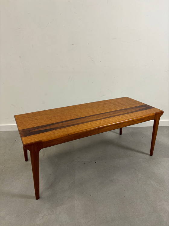 Image 1 of Table basse vintage danoise en placage