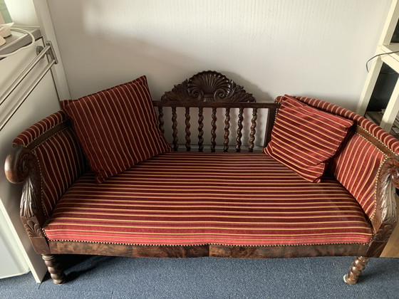 Image 1 of Klassiek two-seater sofa