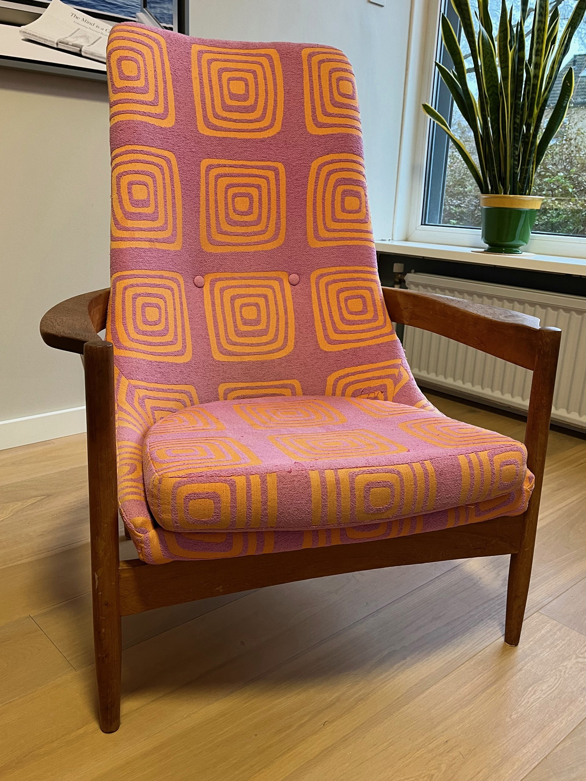 Orange easy sales chair
