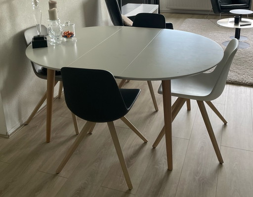 Kave Oqui dining table