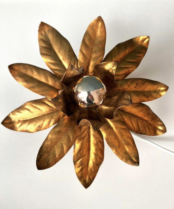 Image 1 of Plafonnier Fleur avec feuille d'or design doré Hans Kögl