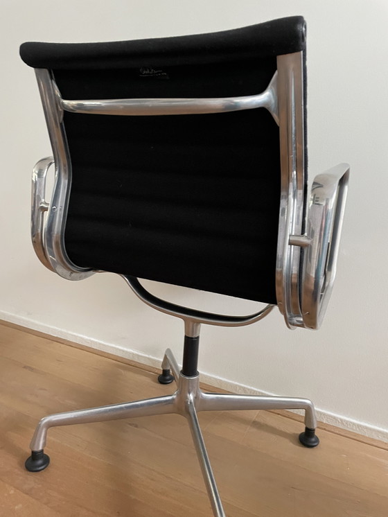 Image 1 of Charles Eames Vitra Hopsak aluminium