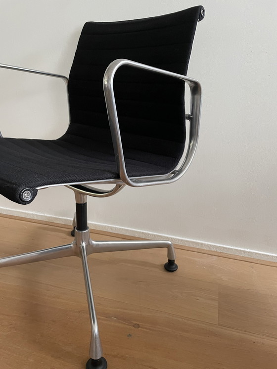 Image 1 of Charles Eames Vitra Hopsak aluminum