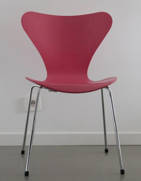 Image 1 of 4 Fritz Hansen Butterfly chair