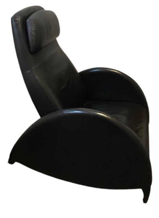 Young International Scudo relax armchair