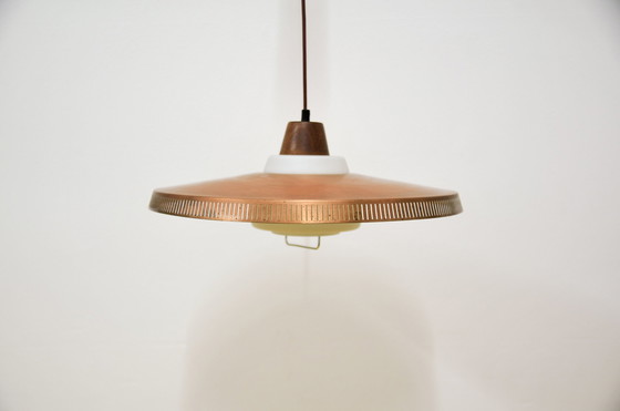 Image 1 of lampe suspendue en cuivre, verre laiteux et teck Bent Karlby