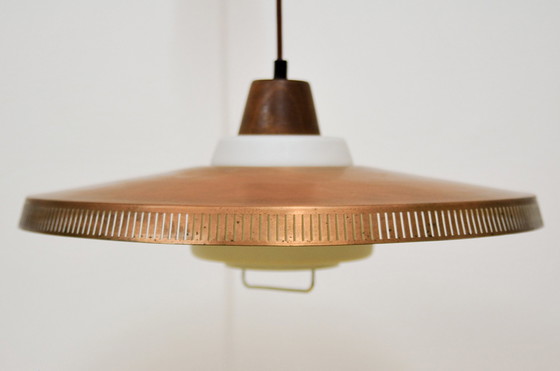 Image 1 of lampe suspendue en cuivre, verre laiteux et teck Bent Karlby