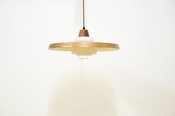 Image 1 of lampe suspendue en cuivre, verre laiteux et teck Bent Karlby