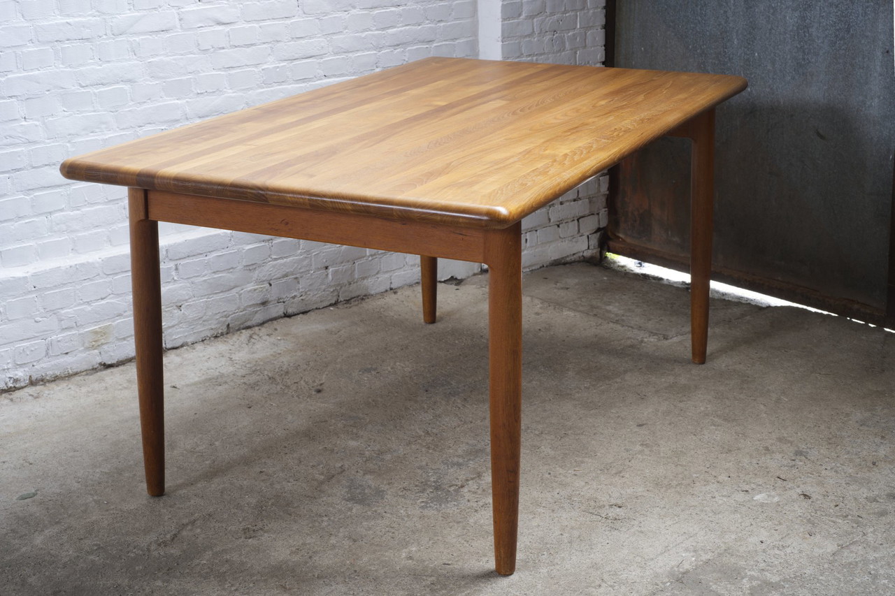 Mesa de comedor Niels Otto Møller en madera de teca