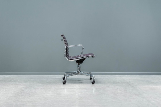 Image 1 of Eames EA117 office chair