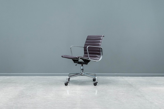 Image 1 of Chaise de bureau Eames EA117