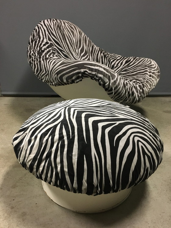 Image 1 of Mario Brunu chair + ottoman