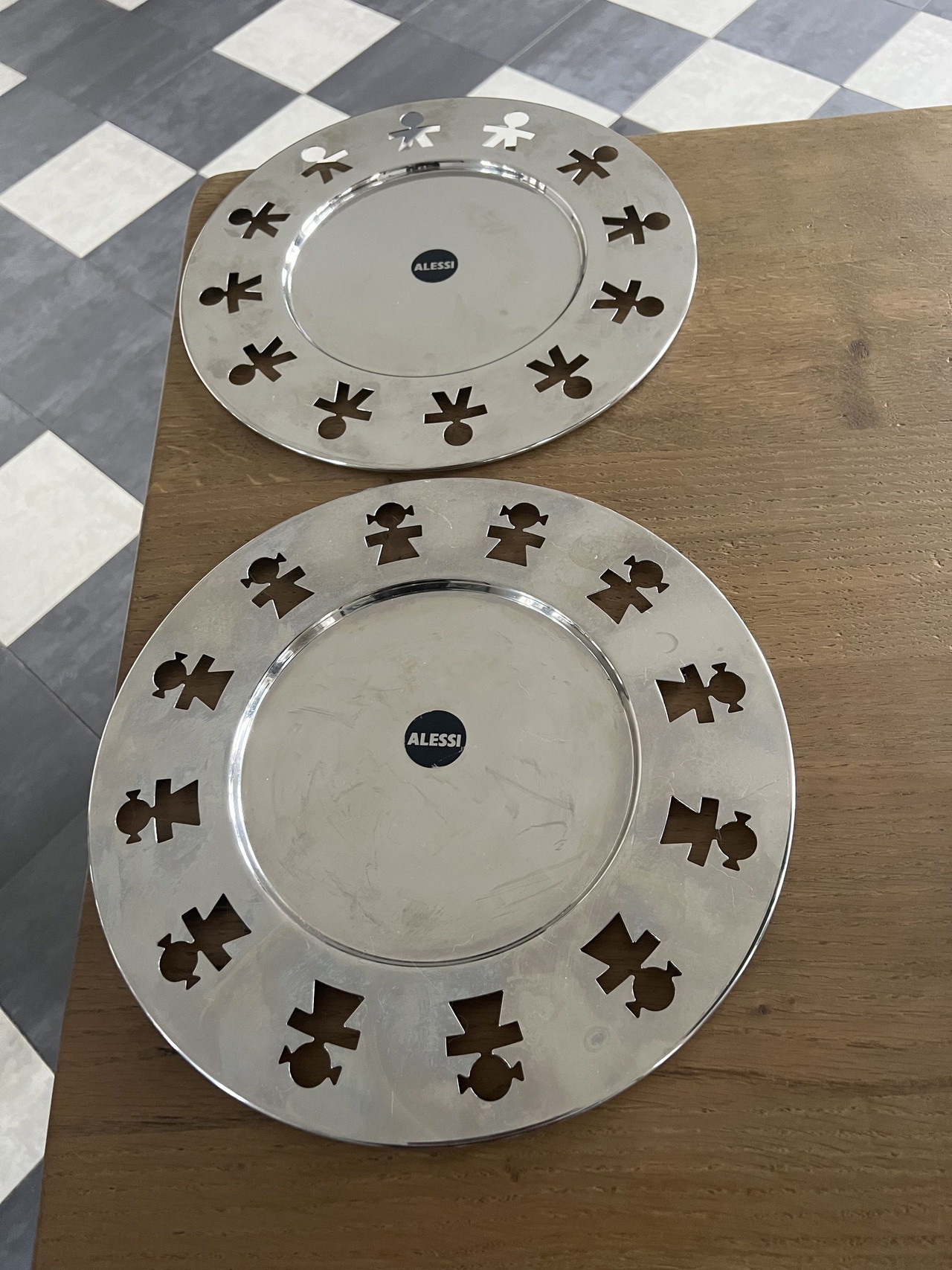 2x Alessi bottom plates