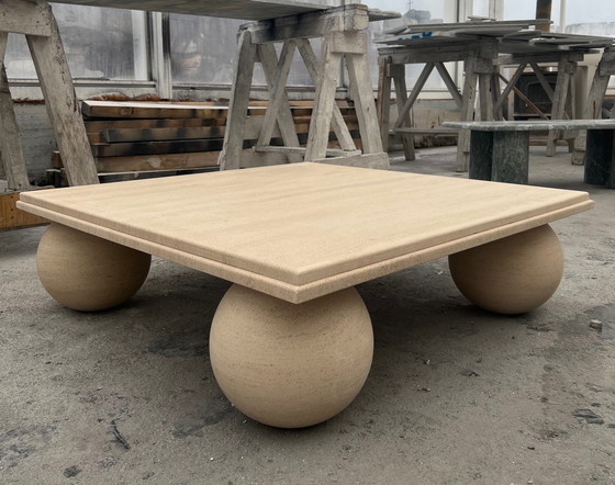 Image 1 of Table basse contemporaine avec pieds en forme de boule