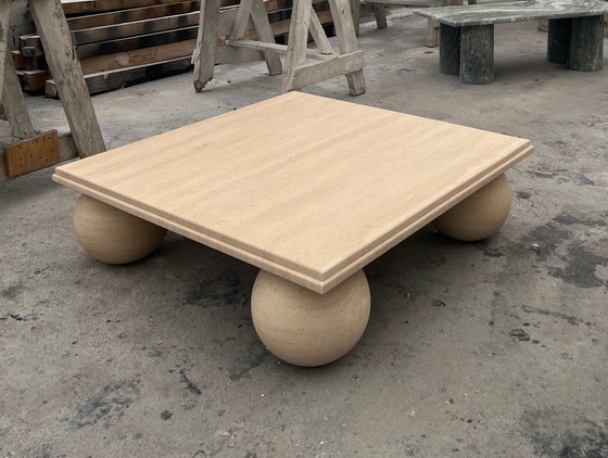 Image 1 of Table basse contemporaine avec pieds en forme de boule