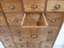 Armoire à pharmacie vintage avec 28 tiroirs