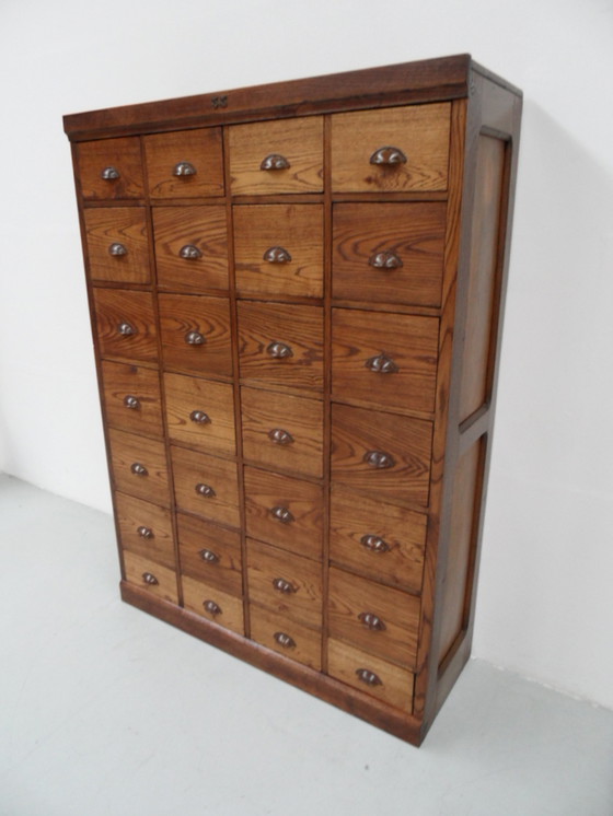 Image 1 of Mobiletto da farmacia d'epoca con 28 cassetti