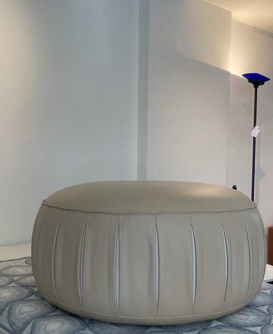 Image 1 of Leolux pouf Capri