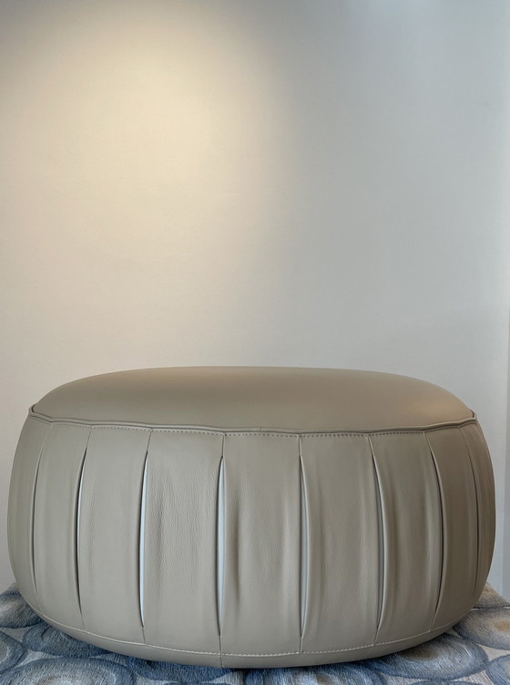 Image 1 of Leolux pouf Capri