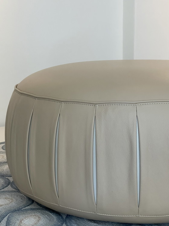 Image 1 of Leolux pouf Capri