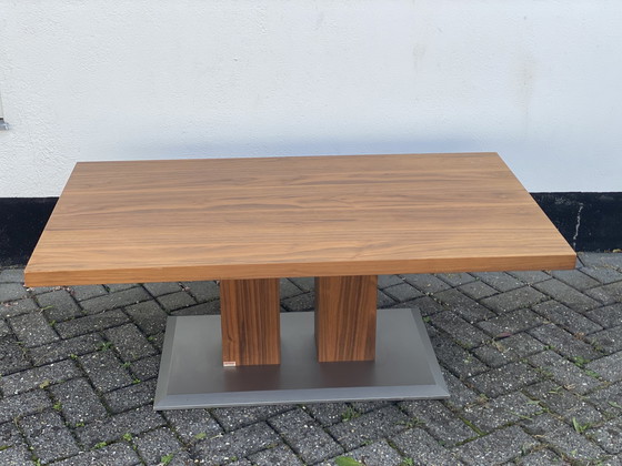 Image 1 of Table basse massive à piédestal par Vierhaus