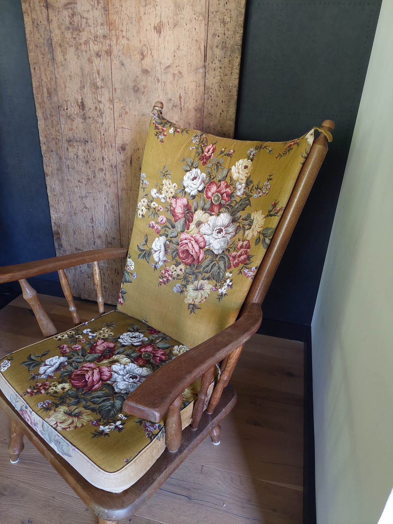 Vintage Scandinavian bar chair €75 Whoppah