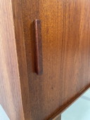 Credenza con ante scorrevoli in teak