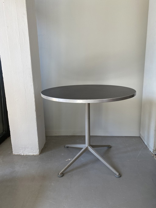 Friso Kramer Ahrend de Cirkel side table