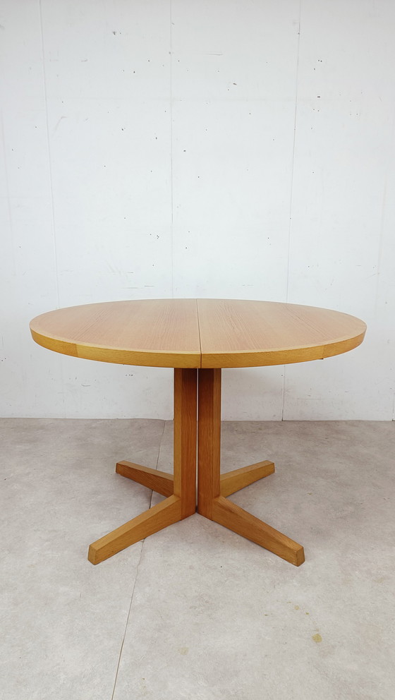 Image 1 of Table ronde danoise vintage