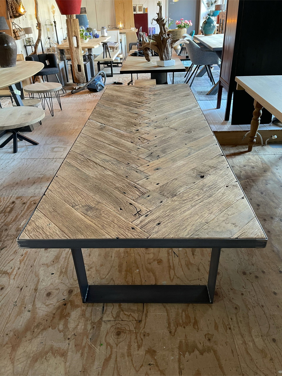 Herringbone table oak wood | €1,495 | Whoppah