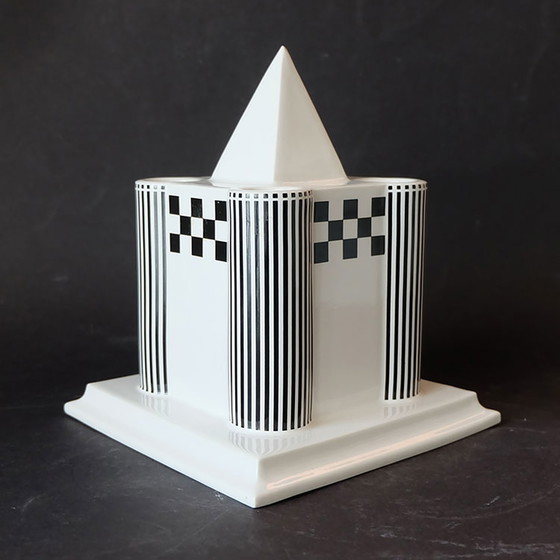 Image 1 of Heide Warlamis - Viënna Collection - Porcelain table piece