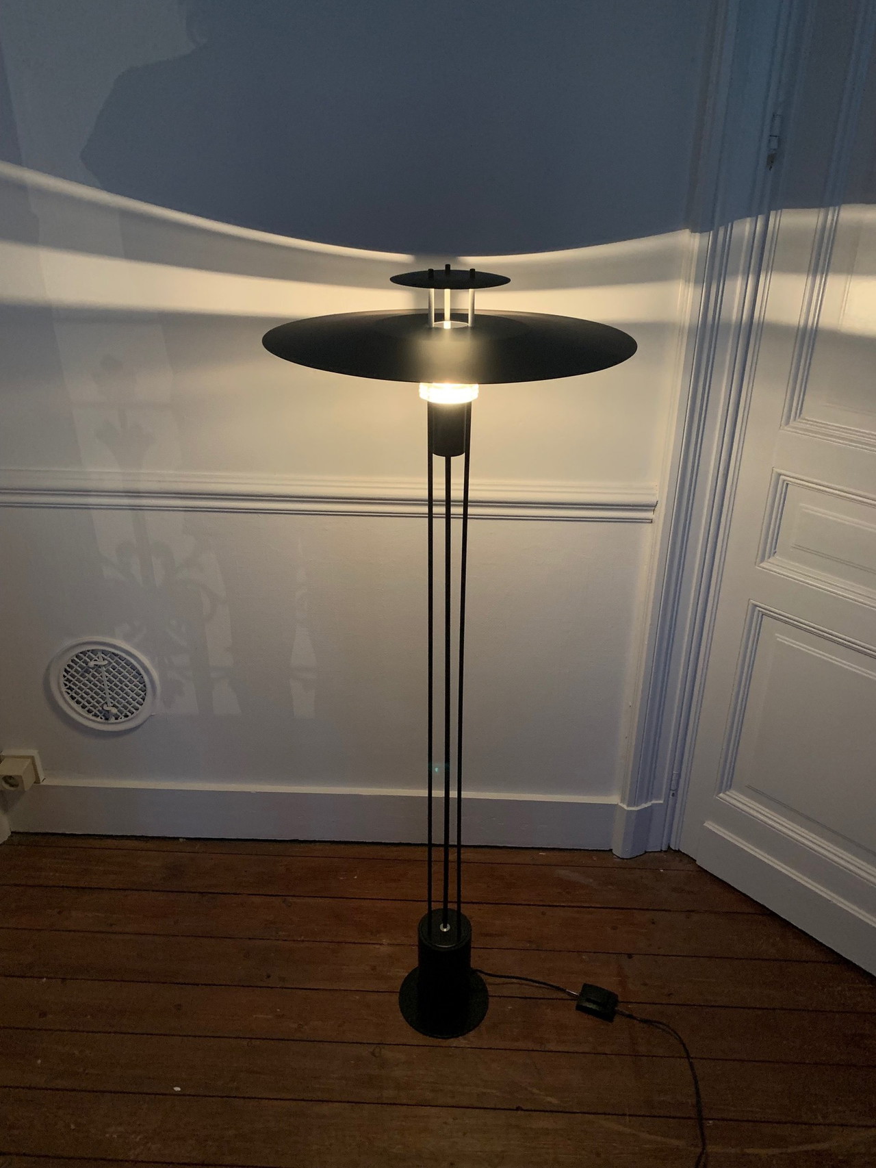 Vintage 3-Line floor lamp by Benny Frandsen | €600 | Whoppah Vintage 3-Line floor lamp by Benny Frandsen | €600 | Whoppah