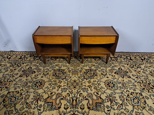 2x vintage bedside tables